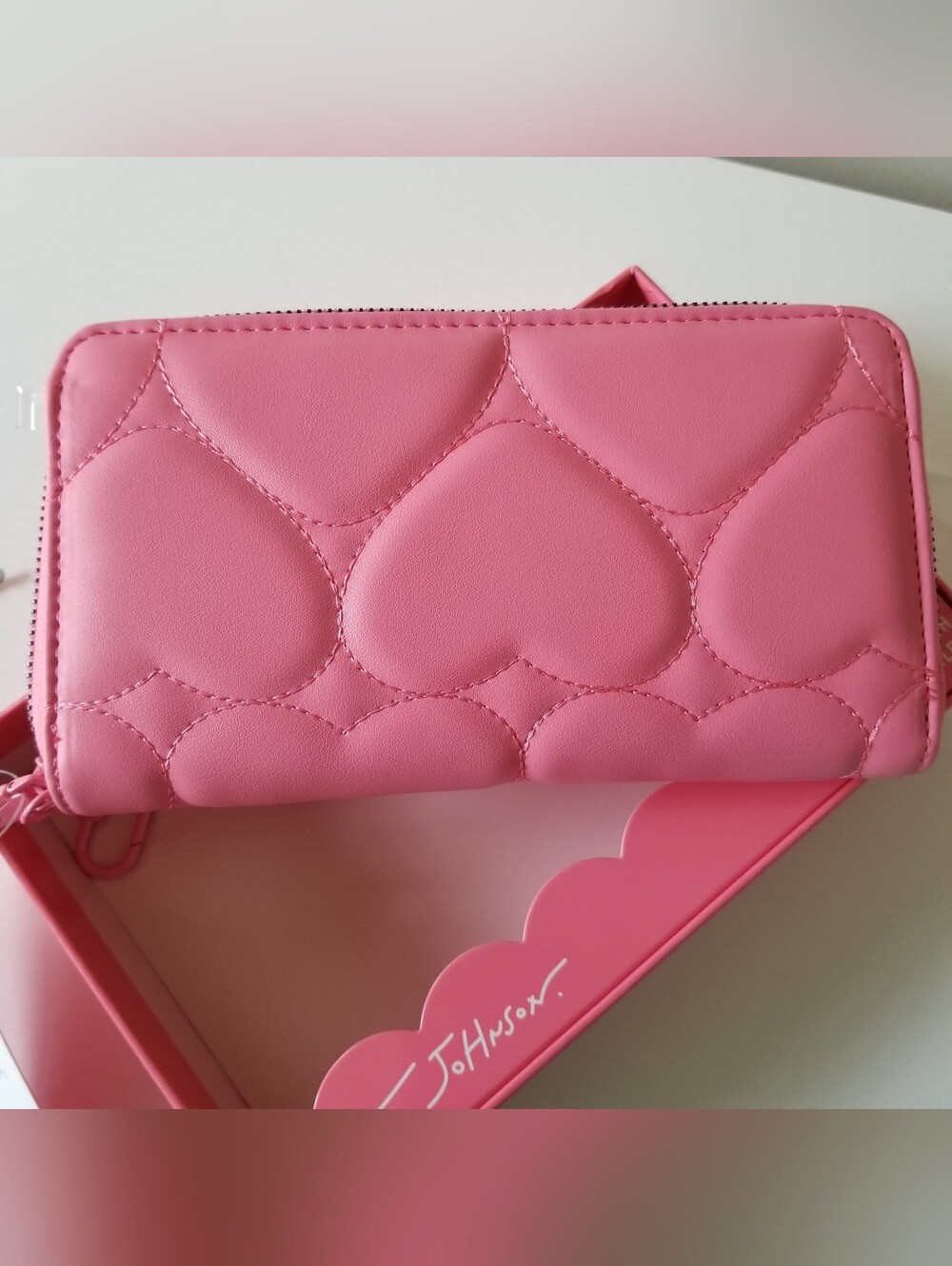 Betsey Johnson Pink Quilted Hearts Zip Around Wallet With Wristlet NWT - Picture 3 of 6